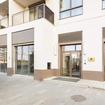 The Gates 410 Apartment *
